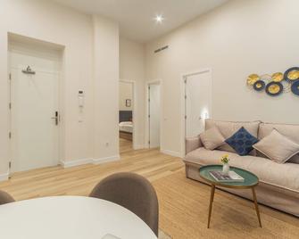Qe Apartments - Cadiz - Living room