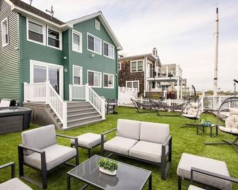 Brand new cozy waterfront house w jacuzzi - New Haven - Patio