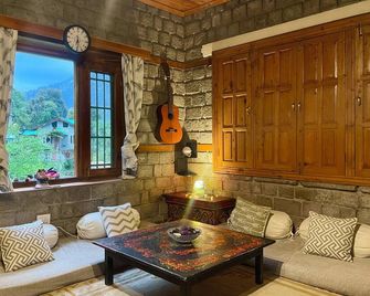 The Oakhurst - Manali - Living room