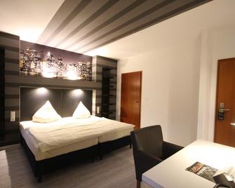 SL'otel Budget - Bernburg - Bedroom