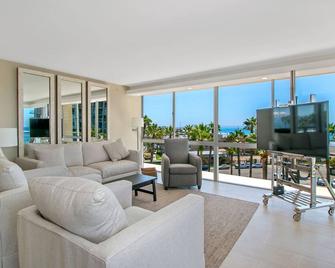 Coronado Shores Refurbished Condo, 2br, 2 Bath, Sleeps 4-6 Ocean Views - Coronado - Sala de estar