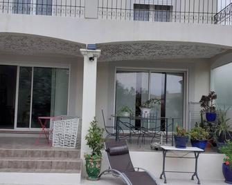 Studio Tout Confort Dans Villa Avec Jardin - Béziers - Patio