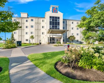 موتل 6 كينجستن، أونتاريو - كينغستن - مبنى