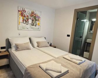 Dubrovnik Oldtown Hotel Akademis Gariste - Dubrovnik - Bedroom