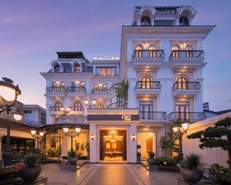Nia Hotel - Dalat - Building