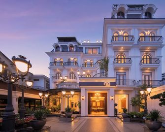 Nia Hotel - Dalat - Building