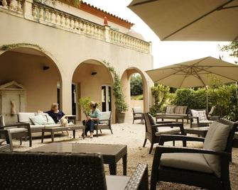 Best Western L'Orangerie - Nimes - Patio