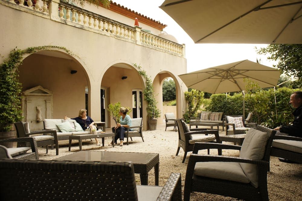 بست ويسترن لو أورانجيرى - نيم - شرفة مرصوفة