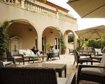 Best Western L'Orangerie - Nîmes - Patio