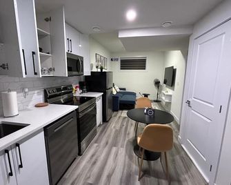 Fort Abode- 1 bedroom basement with seperate entrance and heating - Fort Saskatchewan - Кухня