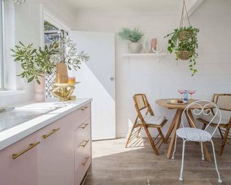 Palm Springs Oasis in Bateau Bay - Bateau Bay - Dining room
