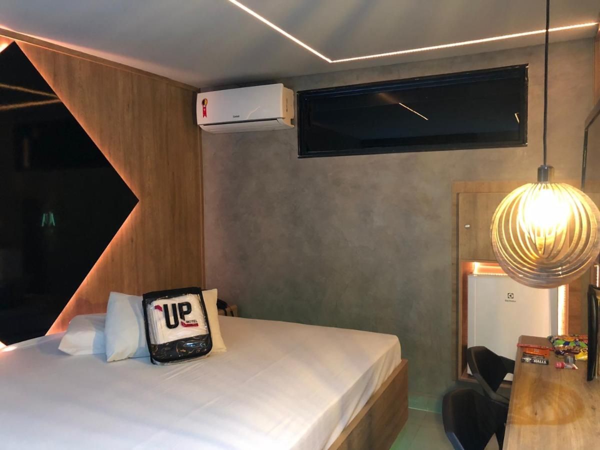 Up motel