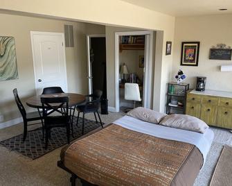 Two Bedroom Suite Spectacular Views 30 Day Rental - Carmel Valley - Habitación