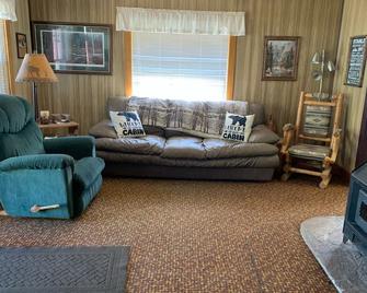 Historic Cabin in the Yankee Fork Valley north of Stanley, ID - Stanley - Living room