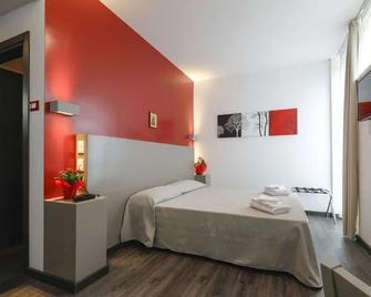 Vatican Area - Hotel Holiday Rooms - Rome - Bedroom