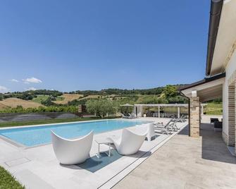 Villa la Duccia - Homelike Villas - Monterubbiano - Piscina