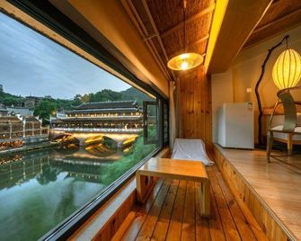 Fenghuang Yunqiao Free River View Boutique Homestay (Fenghuang Ancient City Yunqiao Branch) - Xiangxi - Balcony