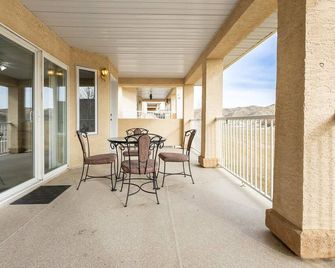 Paradise Canyon Golf Resort - Signature Walkout Condo 382 - Lethbridge - Balcony
