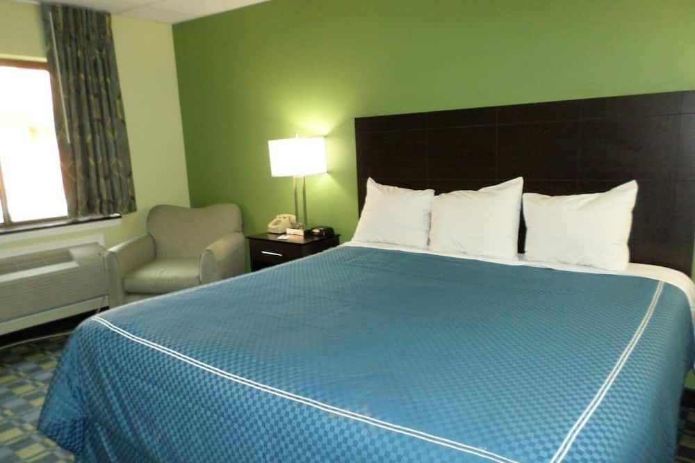 Bedroom view of Travelodge by Wyndham Cleveland Lakewood