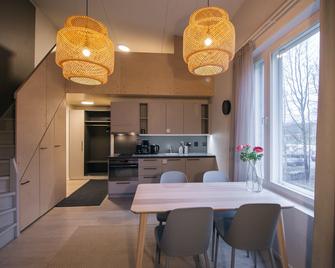 Spot Apartments Helsinki - Helsinki - Kitchen