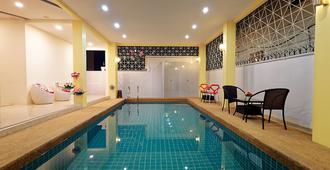 Happy Hostel - Trung tâm Pattaya - Bể bơi