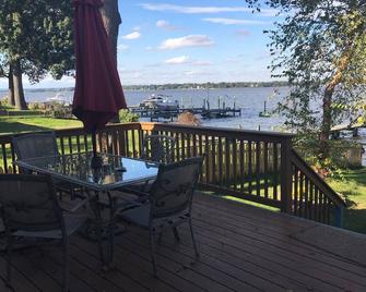 3 Bedroom 3.5 Bath Waterfront Home . - Dundalk - Balcony