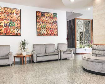 Hotel Saint Tropez - Pineto - Recepción