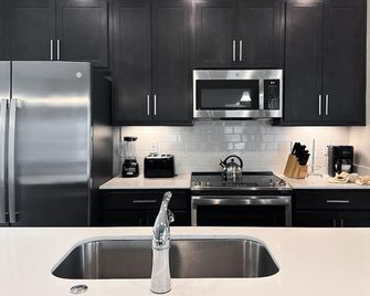 Balmoral Resort-211mcv 6 Bedroom Home by RedAwning - Haines City - Cocina