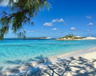 Luxury 5BR,4 Bath. Oceanfront Home with dock in Staniel Cay - Staniel Cay - Beach