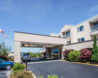 Quality Inn Grand Suites Bellingham - Bellingham - Building