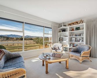 Tranquil on Ribbonwood - Wanaka Holiday Home - Wanaka - Wohnzimmer