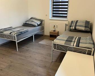 Grosse Möblierte Wohnung Zu Vermieten inkl Parkplatz , Garten - Kolkwitz - Bedroom