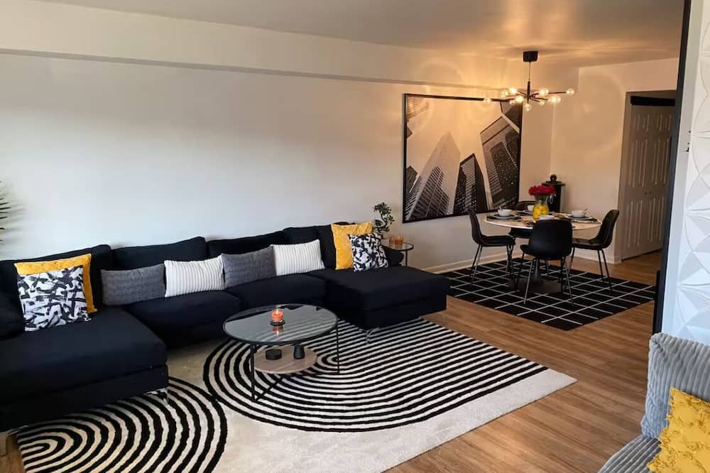 Sleek 2 bedroom unit with parking plus car rental! - פילדלפיה - סלון