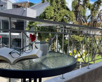Premium Suites - Ofrinio - Balcony