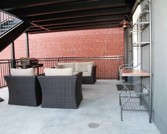Mayberry & Main - 'The Mayberry Suite' - Mount Airy - Patio