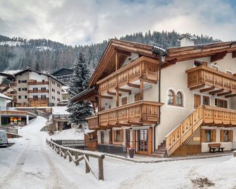 Apartment Pordoi - Campitello di Fassa - Building