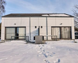 Holiday Home Au bord du Lac 2 by Interhome - Butgenbach - Будівля