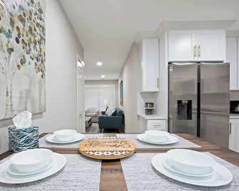 Chic Cozy 1-bedroom condo with WiFi, AC in welcoming Clinton Township - Clinton Township - Comedor