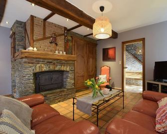 Charming Stay in Noville - Bastogne - Living room