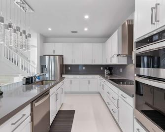 Miami Oasis Villa, Your Luxury Haven - Tamiami - Kuchyň