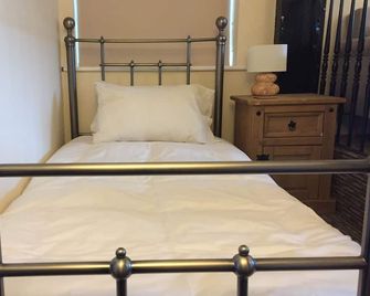 Findon Rest Ltd - Worthing - Bedroom