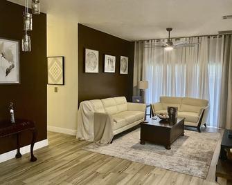 Chilled Spot the perfect hide away. - Orlando - Living room