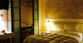 Hotel Martin - Volpiano - Bedroom