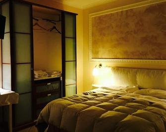Hotel Martin - Volpiano - Спальня