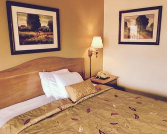 River Inn - Susanville - Bedroom