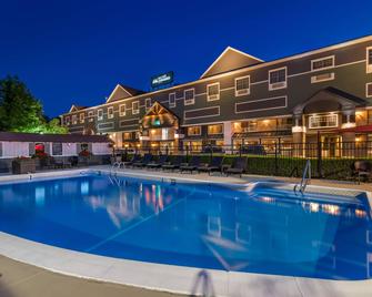 Maine Evergreen Hotel, an Ascend Collection Hotel - Augusta - Zwembad