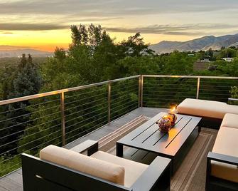 House of Setting Sun! Views - HotTub - 30min to ski - 10min to SLC - 4,600 sq ft - Salt Lake City - Balkon