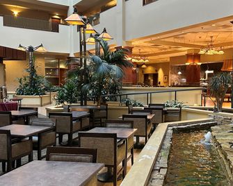Hotel Topeka at City Center - Topeka - Lobby