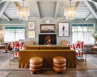 Le Petit Pali at Ocean Ave - Carmel-by-the-Sea - Hall