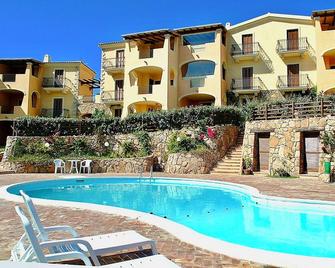 Bia De Bados C3 - Olbia - Zwembad